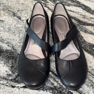 Tsubo Classy Black Women's Wedge Shoes